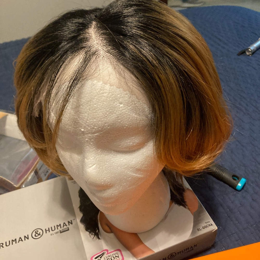 Shoulder length wig - Picture 3 of 5